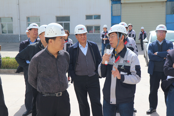 2017.4.18鏀垮崗-03410.jpg 甘肅省政協(xié)副主席黃選平一行蒞臨甘肅泓源麥迪邁智能停車有限責(zé)任公司檢查指導(dǎo)工作(圖4)