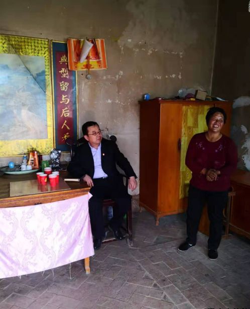 平?jīng)鲢垂鹃_展“踐行初心使命，助推脫貧攻堅(jiān)”主題黨日活動(圖2)