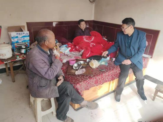 平?jīng)鲢垂鹃_展“踐行初心使命，助推脫貧攻堅(jiān)”主題黨日活動(圖6)