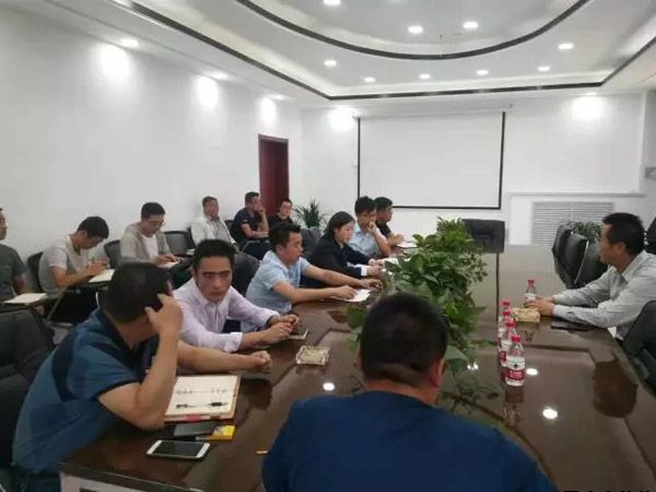 楊東虎主持召開平?jīng)鰡⒑轿磥砣腭v項目建設(shè)問題協(xié)調(diào)會(圖2) 楊東虎主持召開平?jīng)鰡⒑轿磥砣腭v項目建設(shè)問題協(xié)調(diào)會(圖2)